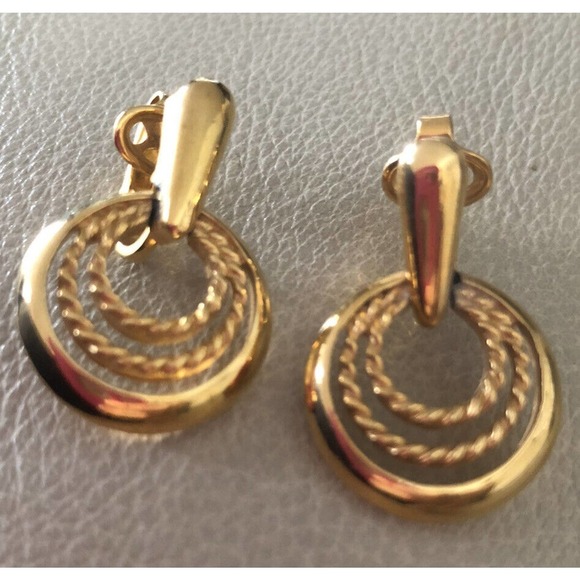 Crown Trifari Clip On Gold Tone Earrings Dangle 3 Circles - Picture 1 of 8